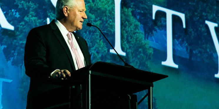Mike Williams speaks at the Faulkner University 2021 Benefit Dinner.