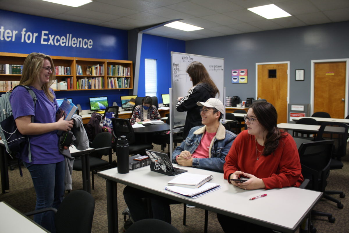 l-r Certified student tutors Emily Gilbert, Megan Wilkinson, Sam Moore and Sydney Watson gather in the ACE in Brooks Hall.