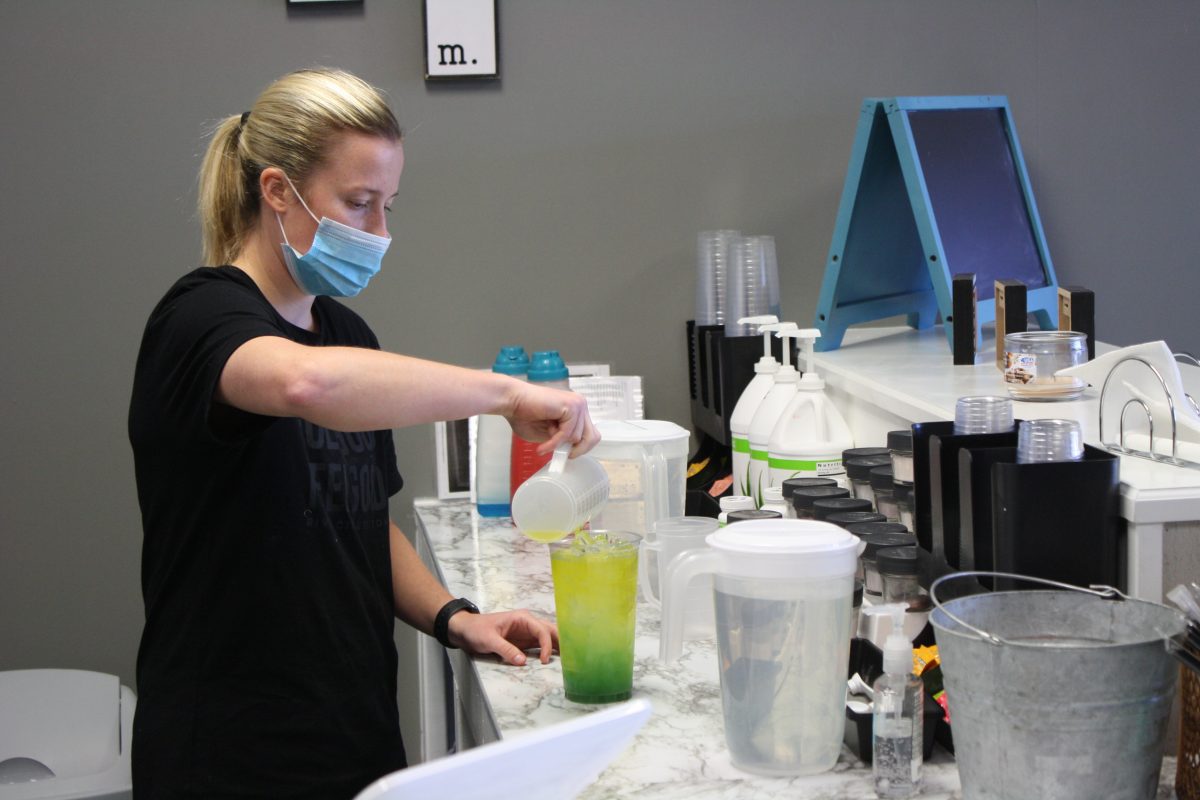 Brianna Cagle mixes ingredients for a tea bomb at MGM Nutrition.