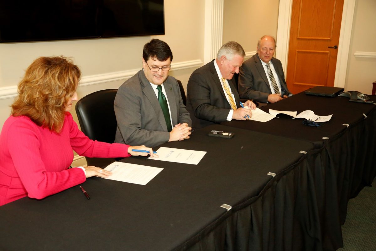 2: l-r Judge Carole Medley, W. Kirk Brothers, Mike Williams and Dale Kirkland sign a Memorandum of Understanding on Faulkner’s Montgomery campus on September 30, 2021.