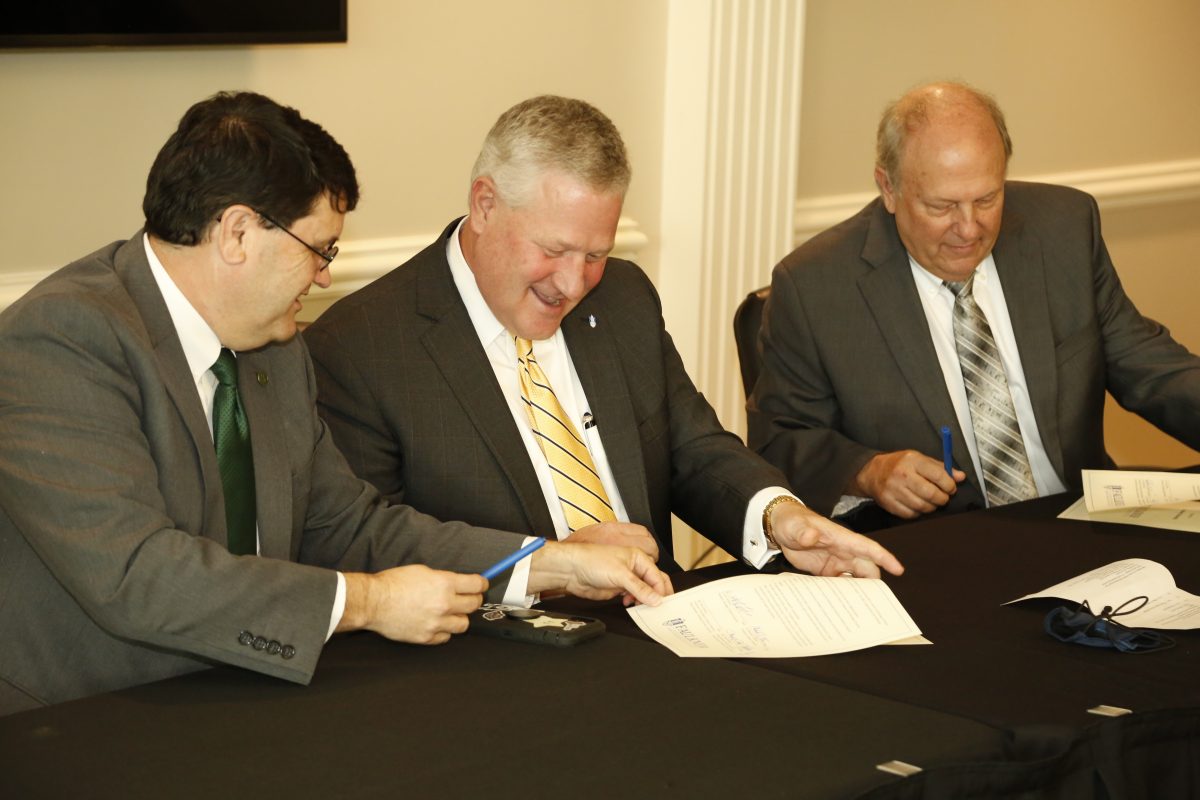  l-r W. Kirk Brothers, Mike Williams and Dale Kirkland sign a Memorandum of Understanding with Heritage Christian on Faulkner’s Montgomery campus on September 30, 2021.